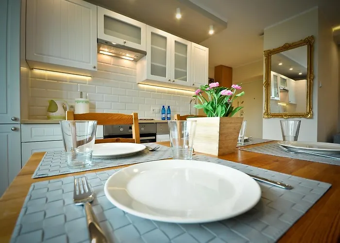 Unique Okrzei Apartment *